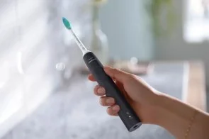 Фото: Електрична зубна щітка Philips Sonicare 3100 series Black (HX3671/14) № 4 | KTC