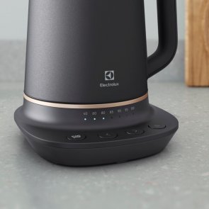 Електрочайник Electrolux E7K1-6BP Black