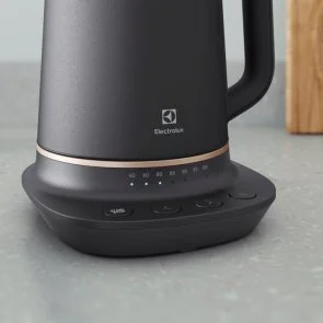 Фото: Електрочайник Electrolux E7K1-6BP Black № 10 | KTC
