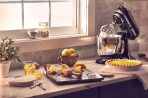 Фото: Планетарний міксер KitchenAid Mixer title-head 4.8L Artisan with extra accessories 5KSM175PS Black (5KSM175PSEOB) № 14 | KTC