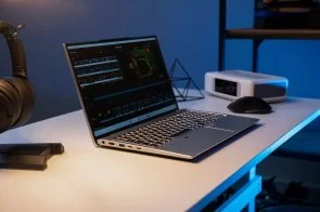 Фото: Ноутбук 2E Complex Pro 15 NS51PU-15UA33 Silver - 15.6" IPS 60 Гц / Intel Core i5 / i5-1240P / DDR4 32 ГБ / PCI-E SSD 1 ТБ / Intel Iris Xe Graphics № 21 | KTC