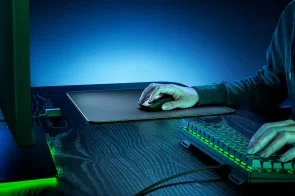 Фото: Килимок Razer Razer Atlas Hard Glass Gaming Surface Black (RZ02-04890100-R3M1) № 6 | KTC