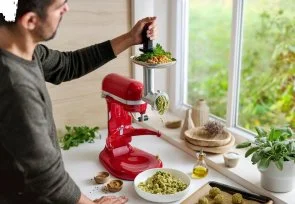Фото: Планетарний міксер KitchenAid Mixer Bowl-Lift 5.6L - Artisan 5KSM60SPX Red (5KSM60SPXEER) № 5 | KTC