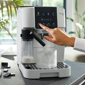 Фото: Кавомашина DeLonghi ECAM 220.61 W Magnifica Start (ECAM 220.61.W) № 5 | KTC