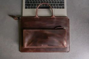 Фото: Чохол INCARNE Maryland 16 - MacBook Pro15 2012-2015 / Pro16 2019-2024 Brown № 17 | KTC