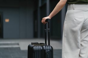 Зарядний пристрій Belkin Hybrid Wall Charger 25W and Power Bank 5K with Type-C/Type-C (BPZ003BT1MBK-B6)