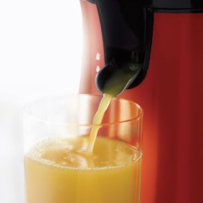 Соковижималка шнекова Russell Hobbs Colour Plus Flame Red (26010-56)