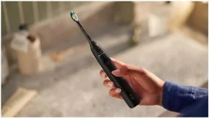 Фото: Електрична зубна щітка Philips Sonicare 5300 Series Black (HX7101/01) № 5 | KTC