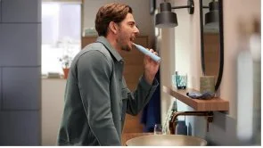 Фото: Електрична зубна щітка Philips Sonicare 6100 Series Blue + Travel case (HX7406/02) № 8 | KTC