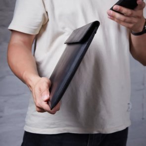 Чохол INCARNE Klouz - MacBook Neo 13 2026 Black