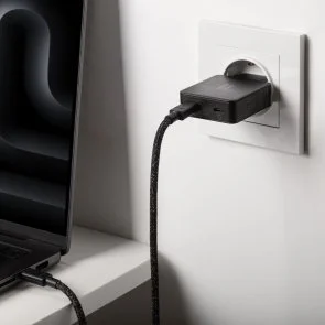 Фото: Зарядний пристрій Native Union Pocket GaN PD 65W Black (POCK-PD65-BLK-EU) № 6 | KTC