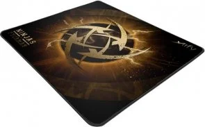 Фото: Килимок Xtrfy XTP1 NiP Lightning Medium Black-Gold (XTP1-M3-NIP-LI) № 4 | KTC
