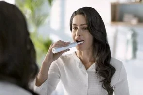 Фото: Електрична зубна щітка Philips Sonicare 3100 series White (HX3671/13) № 7 | KTC