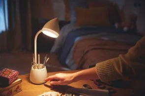 Фото: Настільна лампа Philips LED Reading Desk lamp Hat White (929003241007) № 2 | KTC