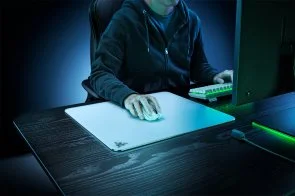 Фото: Килимок Razer Atlas Hard Glass Gaming Surface White (RZ02-04890200-R3M1) № 7 | KTC