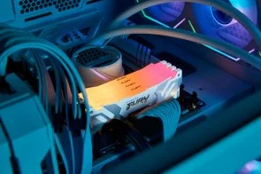 Фото: Оперативна пам’ять Kingston FURY (ex. HyperX) Renegade RGB White DDR5 1x32GB (KF564C32RWA-32) № 4 | KTC
