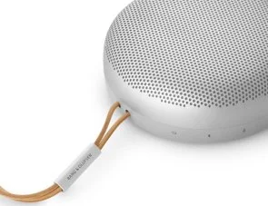 Фото: Портативна колонка Bang & Olufsen Beosound A1 2nd Gen Grey Mist (1734001) № 4 | KTC
