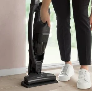 Фото: Ручний бездротовий пилосос Electrolux 300 Cordless cleaner 2in1 (ES31CB18GG) № 3 | KTC