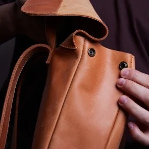 Фото: Рюкзак для ноутбука INCARNE Unia 15 Cognac № 9 | KTC