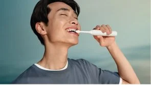 Фото: Електрична зубна щітка Philips Sonicare 2100 series White (HX4021/01) № 4 | KTC