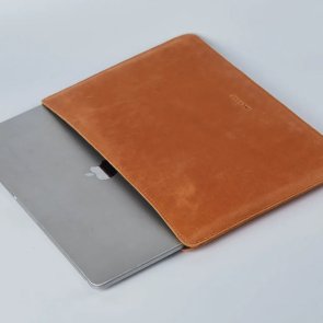 Чохол INCARNE Gamma Plus - MacBook Neo 13 2026 Cognac