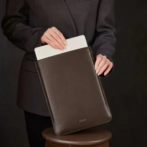 Фото: Чохол INCARNE ClineUp - MacBook Neo 13 Chocolate (clineup-chocolate-neo-13) № 6 | KTC