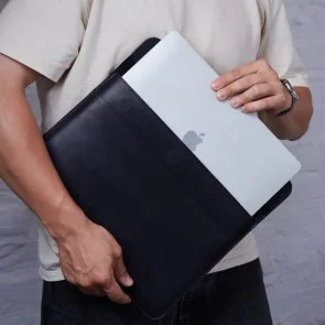 Фото: Чохол INCARNE Klouz - MacBook Neo 13 2026 Black № 9 | KTC