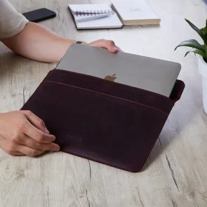 Фото: Чохол INCARNE Klouz - MacBook Neo 13 2026 Burgundy № 3 | KTC