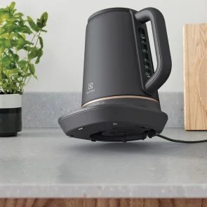 Фото: Електрочайник Electrolux E7K1-6BP Black № 5 | KTC