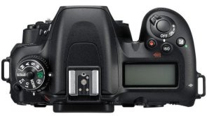 Цифрова фотокамера дзеркальна Nikon D7500 Body (VBA510AE)