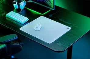 Фото: Килимок Razer Atlas Hard Glass Gaming Surface White (RZ02-04890200-R3M1) № 8 | KTC