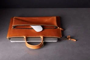 Фото: Чохол INCARNE Maryland 16 - MacBook Pro15 2012-2015 / Pro16 2019-2024 Cognac № 15 | KTC