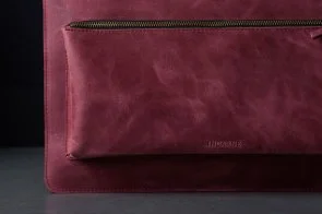 Фото: Чохол INCARNE Maryland 16 - MacBook Pro15 2012-2015 / Pro16 2019-2024 Burgundy № 5 | KTC