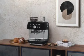 Фото: Ріжкова кавоварка Smeg Espresso coffee machine with grinder Black (EGF03BLEU) № 15 | KTC