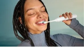 Фото: Електрична зубна щітка Philips Sonicare 2100 series White (HX4021/01) № 5 | KTC