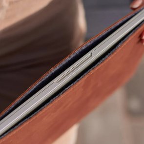 Чохол INCARNE Gamma Plus - MacBook Neo 13 2026 Cognac