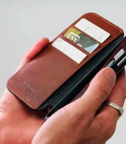 Фото: Чохол Nomad for Apple iPhone 16 Pro - Modern Leather Folio Horween Olde Dublin (NM01398585) № 12 | KTC