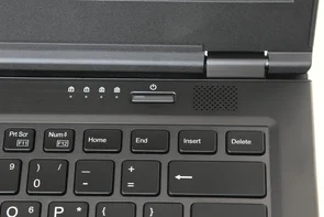 Фото: Ноутбук Fujitsu LifeBook U747 (LKN:U7470M0002UA) - 14" Intel Core i5 / i5-7300U / DDR4 8 ГБ / M.2 256 ГБ / Intel HD Graphics 620 № 3 | KTC