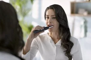 Фото: Електрична зубна щітка Philips Sonicare 3100 series Black (HX3671/14) № 7 | KTC