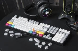 Фото: Клавіатура Varmilo VA108M CMYK Cherry MX Blue USB Black (VA108MC2W/LLK12RB) № 12 | KTC