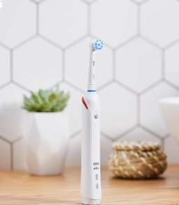 Електрична зубна щітка Braun Oral-B Pro2 2000 Sensi Ultrathin D501.513.2 White