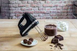 Фото: Ручний міксер KitchenAid Hand mixer 5-speed 5KHM5110 Onyx Black (5KHM5110EOB) № 3 | KTC
