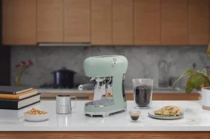 Фото: Ріжкова кавоварка Smeg Retro Style Pastel Green (ECF02PGEU) № 8 | KTC