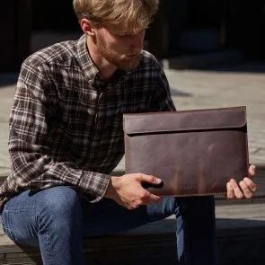 Фото: Чохол INCARNE Klouz 16 - MacBook Pro15 2012-2015 / Pro16 2019-2024 Brown № 9 | KTC