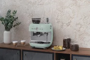 Фото: Ріжкова кавоварка Smeg Espresso coffee machine with grinder Pastel Green (EGF03PGEU) № 16 | KTC