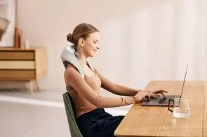 Фото: Масажер Шіацу SKG H5 Mini Neck＆Shoulder Massager (42124) № 4 | KTC