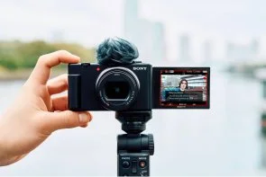 Фото: Компактна фотокамера Sony ZV-1 II Black (ZV1M2B.CE3) № 15 | KTC