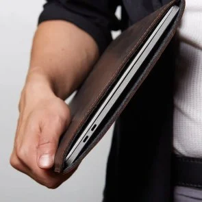 Фото: Чохол INCARNE Free Port Plus - MacBook Neo 13 2026 Brown № 4 | KTC