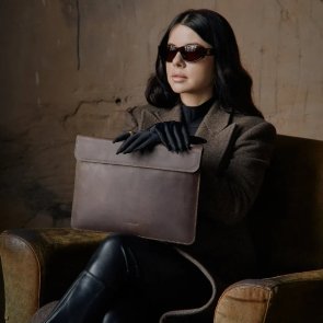 Чохол INCARNE Klouz - MacBook Neo 13 2026 Brown