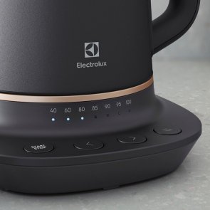 Електрочайник Electrolux E7K1-6BP Black